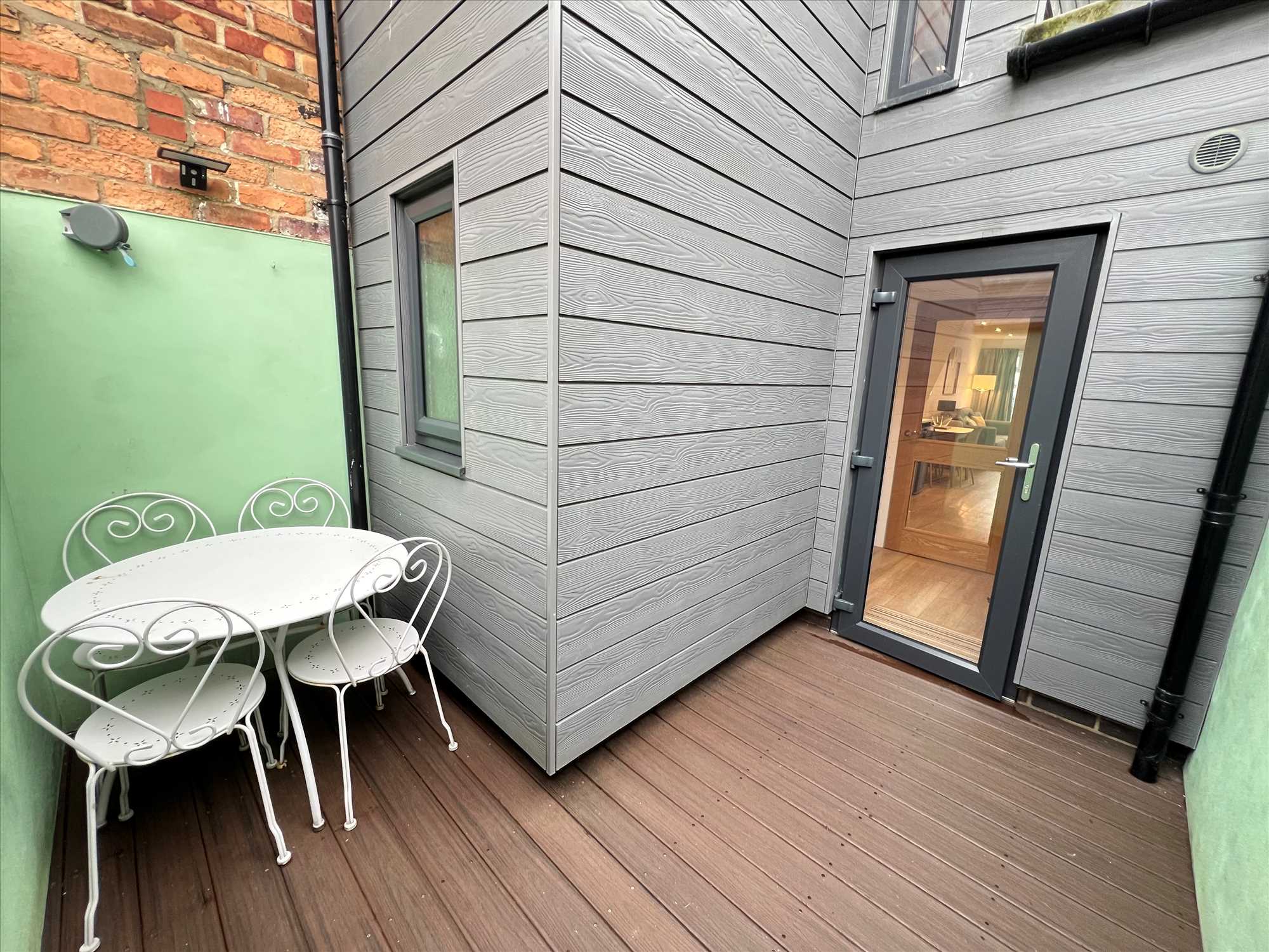 St Johns Road - Picture 8