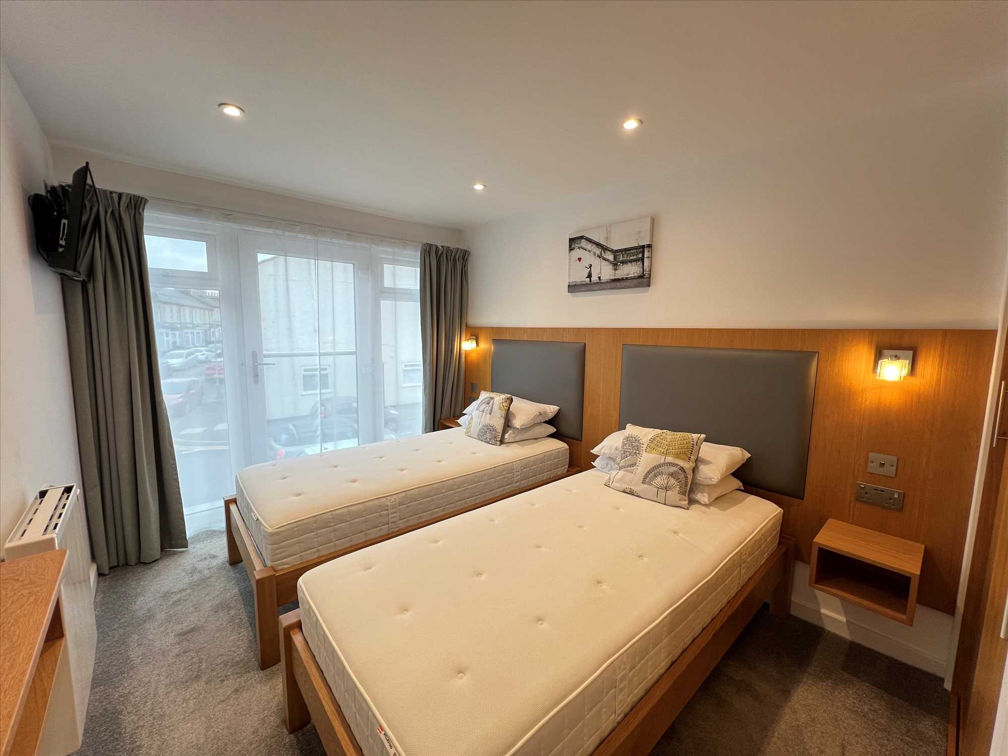 St Johns Road - Picture 11