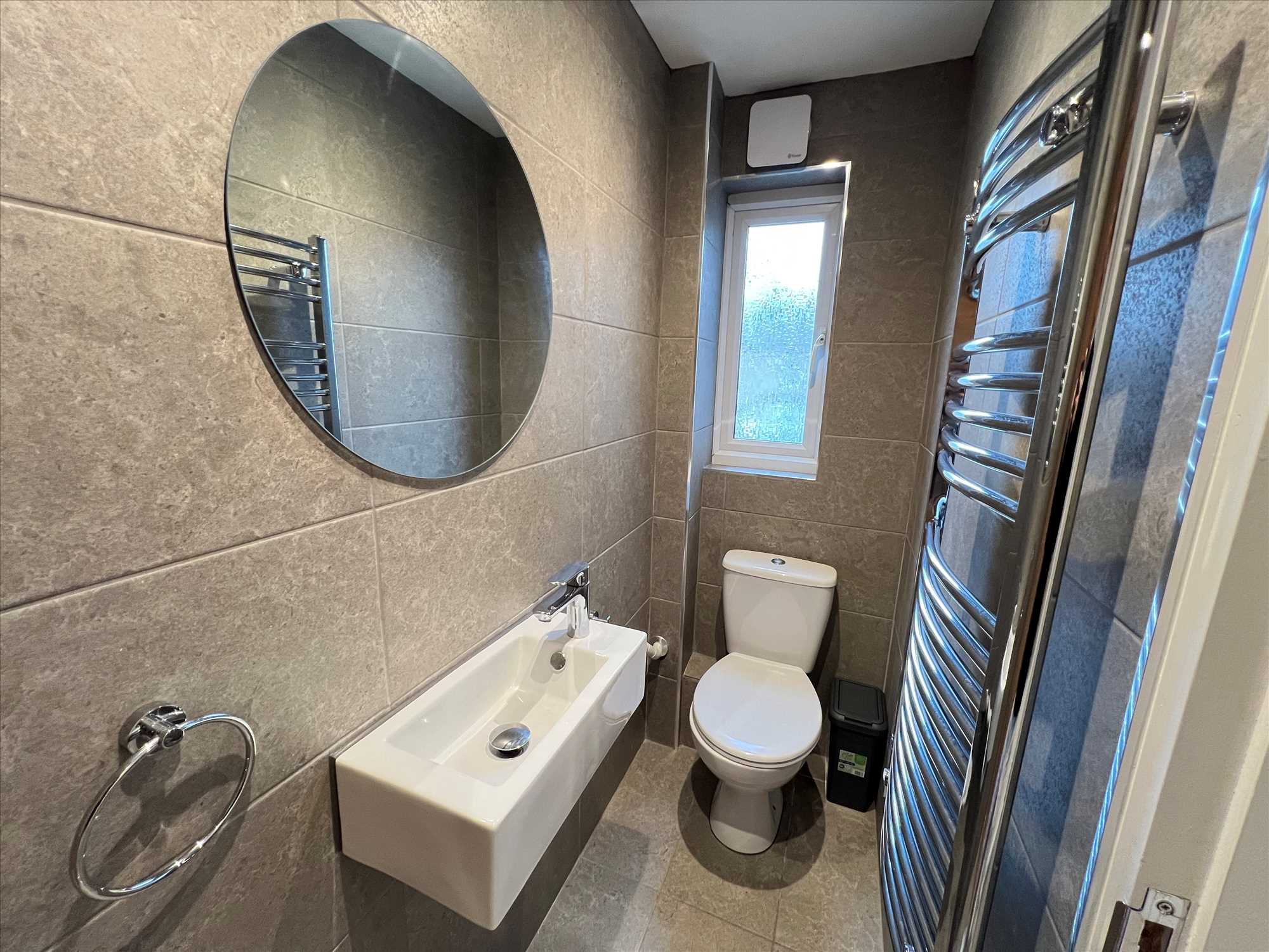 St Johns Road - Picture 13