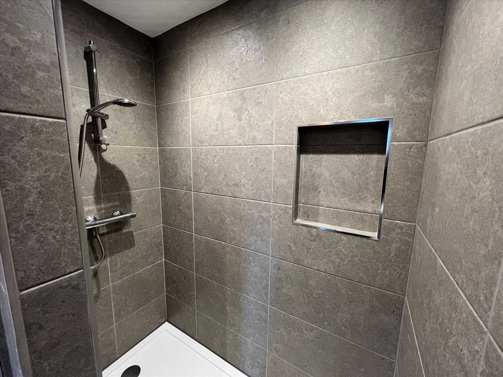 St Johns Road - Picture 14