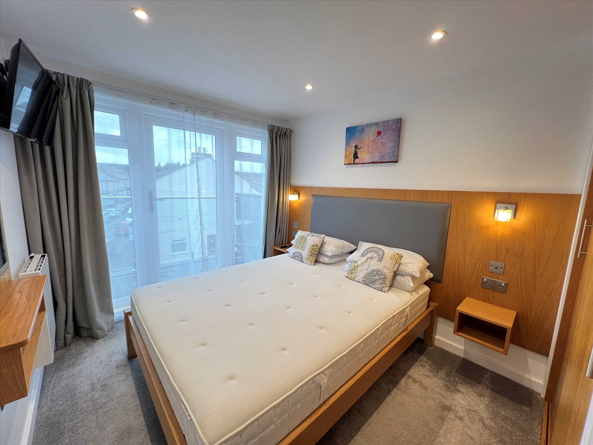 St Johns Road - Picture 17