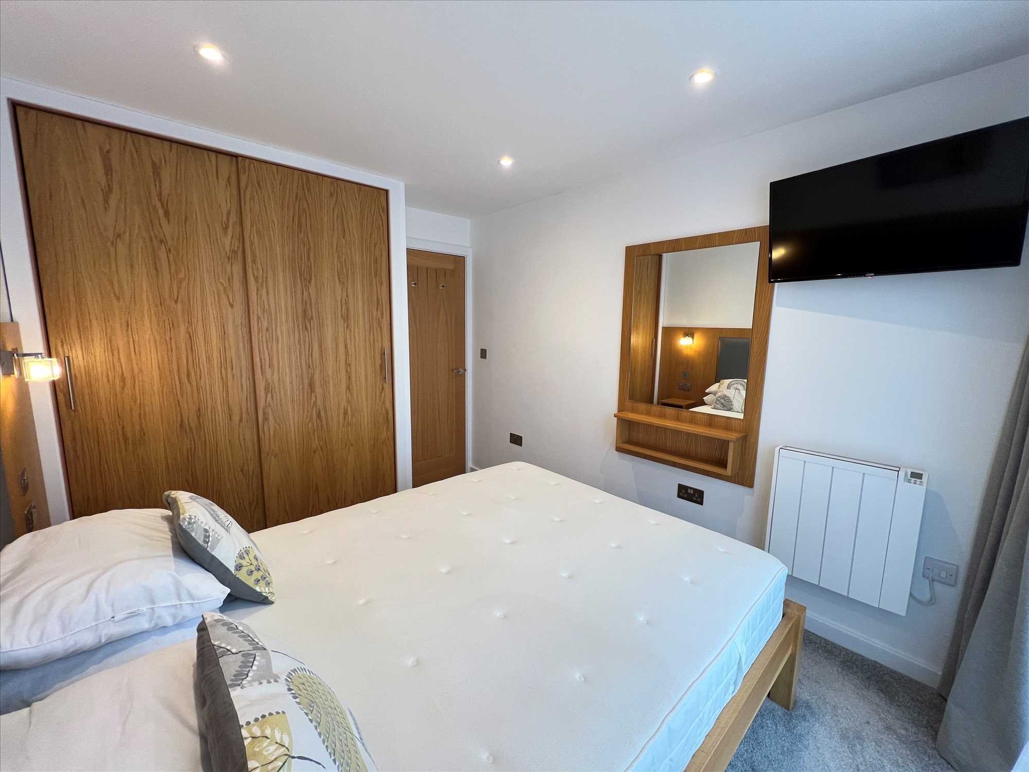 St Johns Road - Picture 18