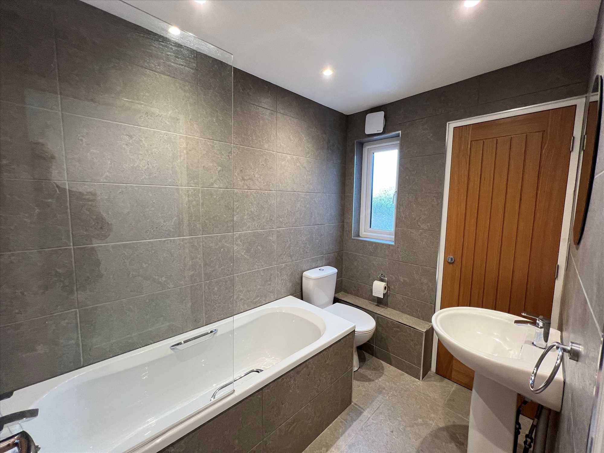 St Johns Road - Picture 20