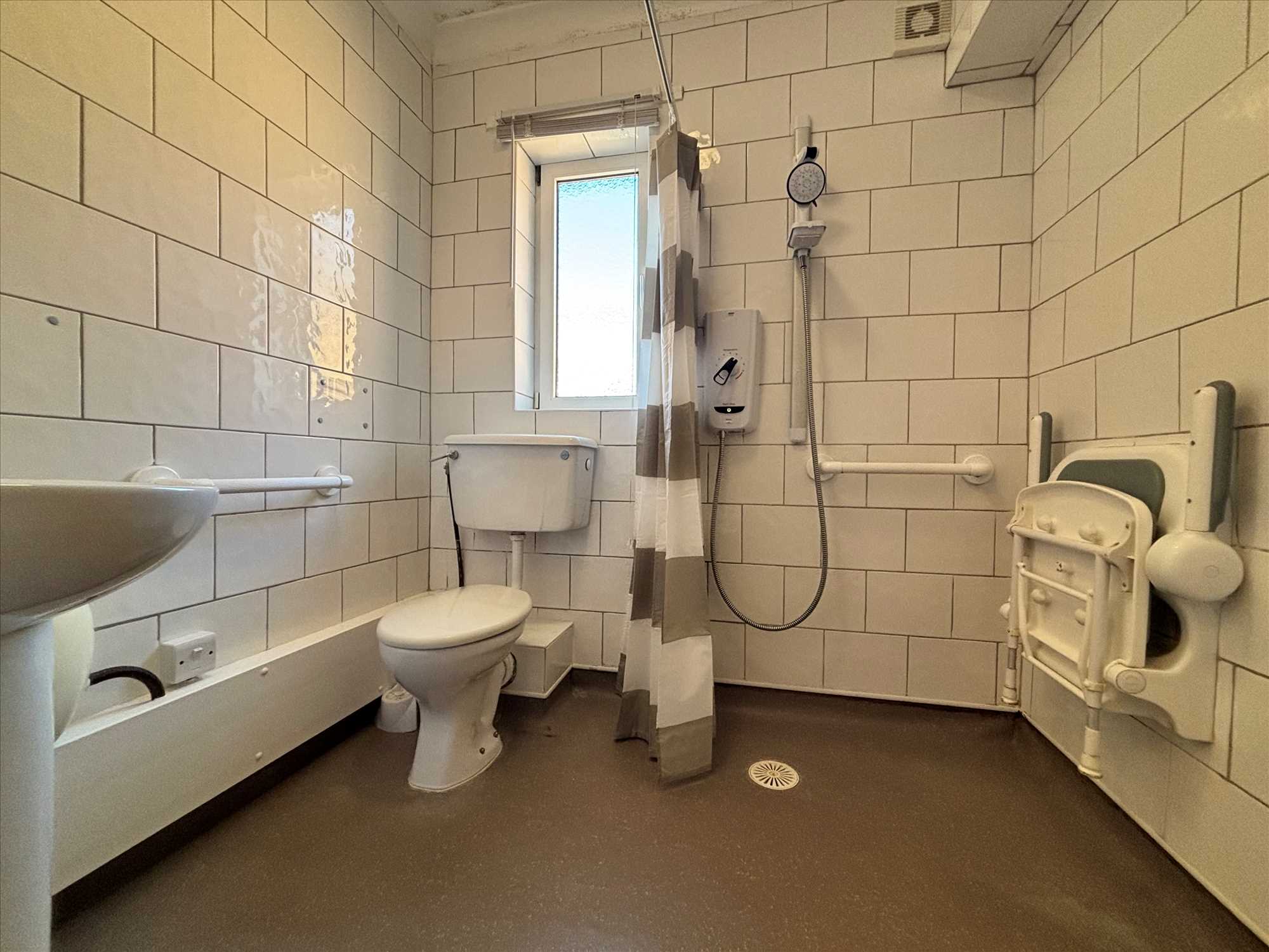 Homecrest House - Picture 2
