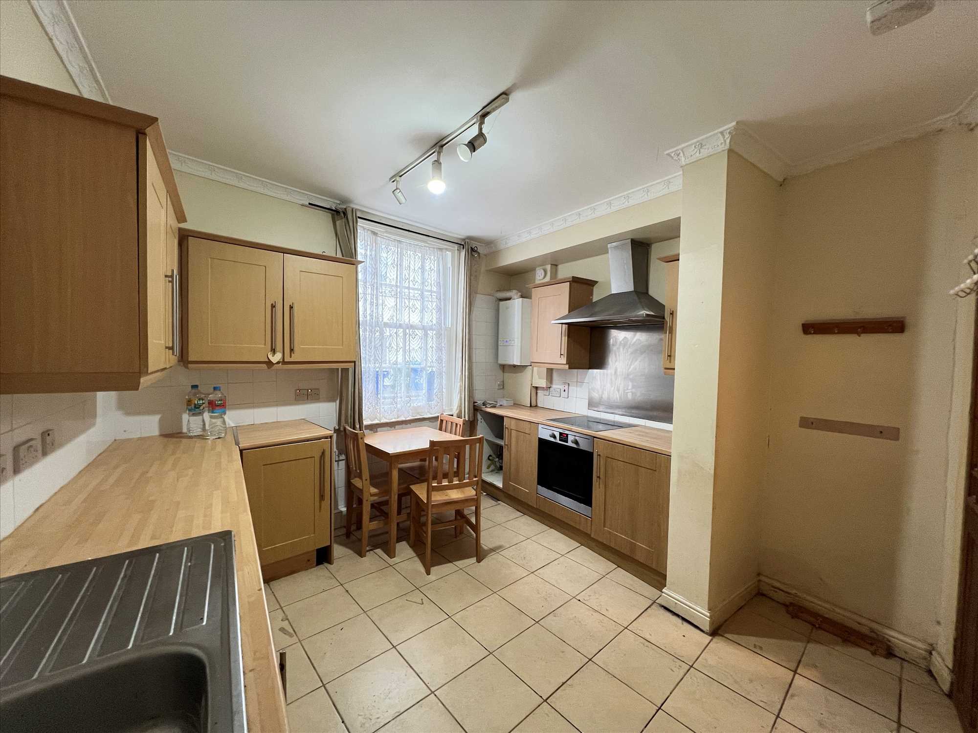 Bedford Street - Picture 5