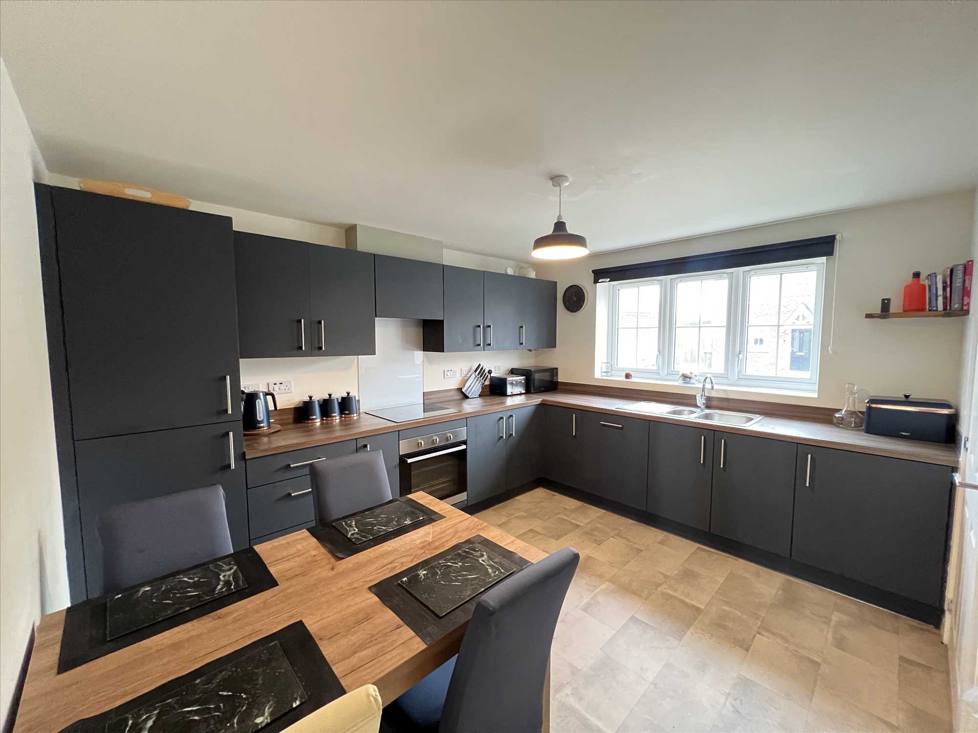Millfields Drive - Picture 2