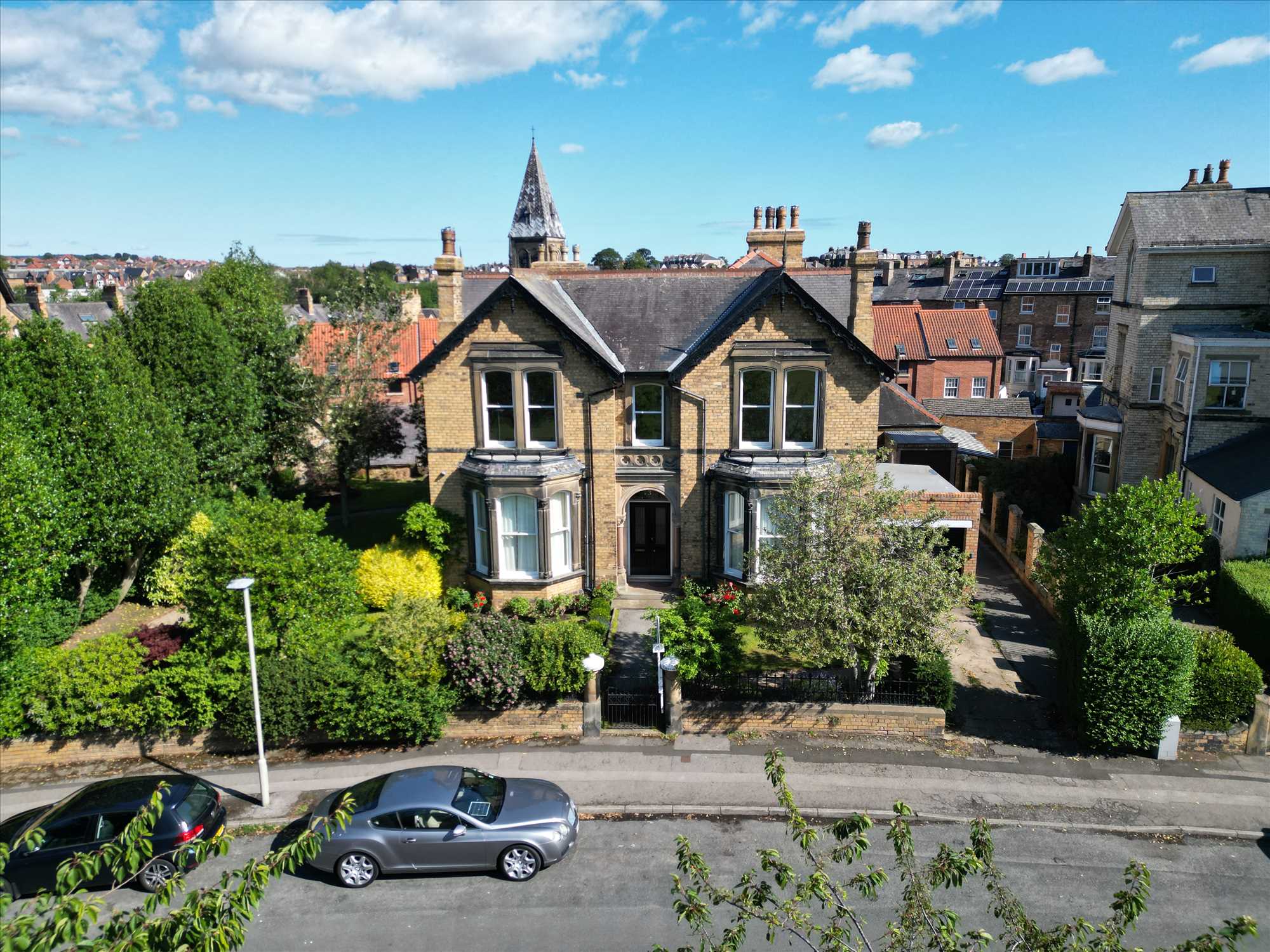 Oriel Crescent - Picture 1