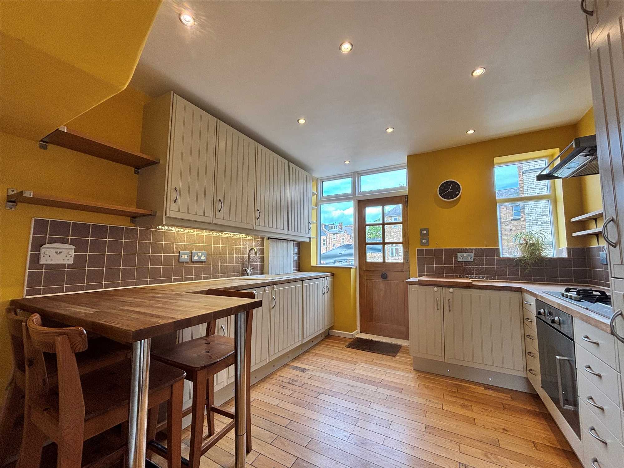 Oriel Crescent - Picture 2