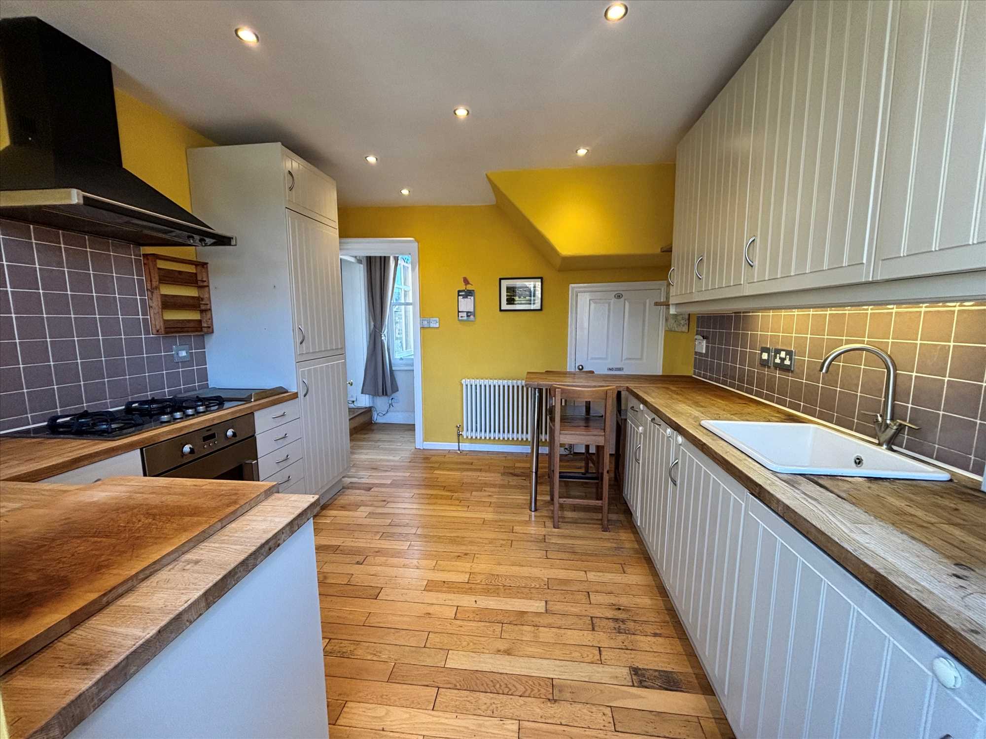 Oriel Crescent - Picture 3