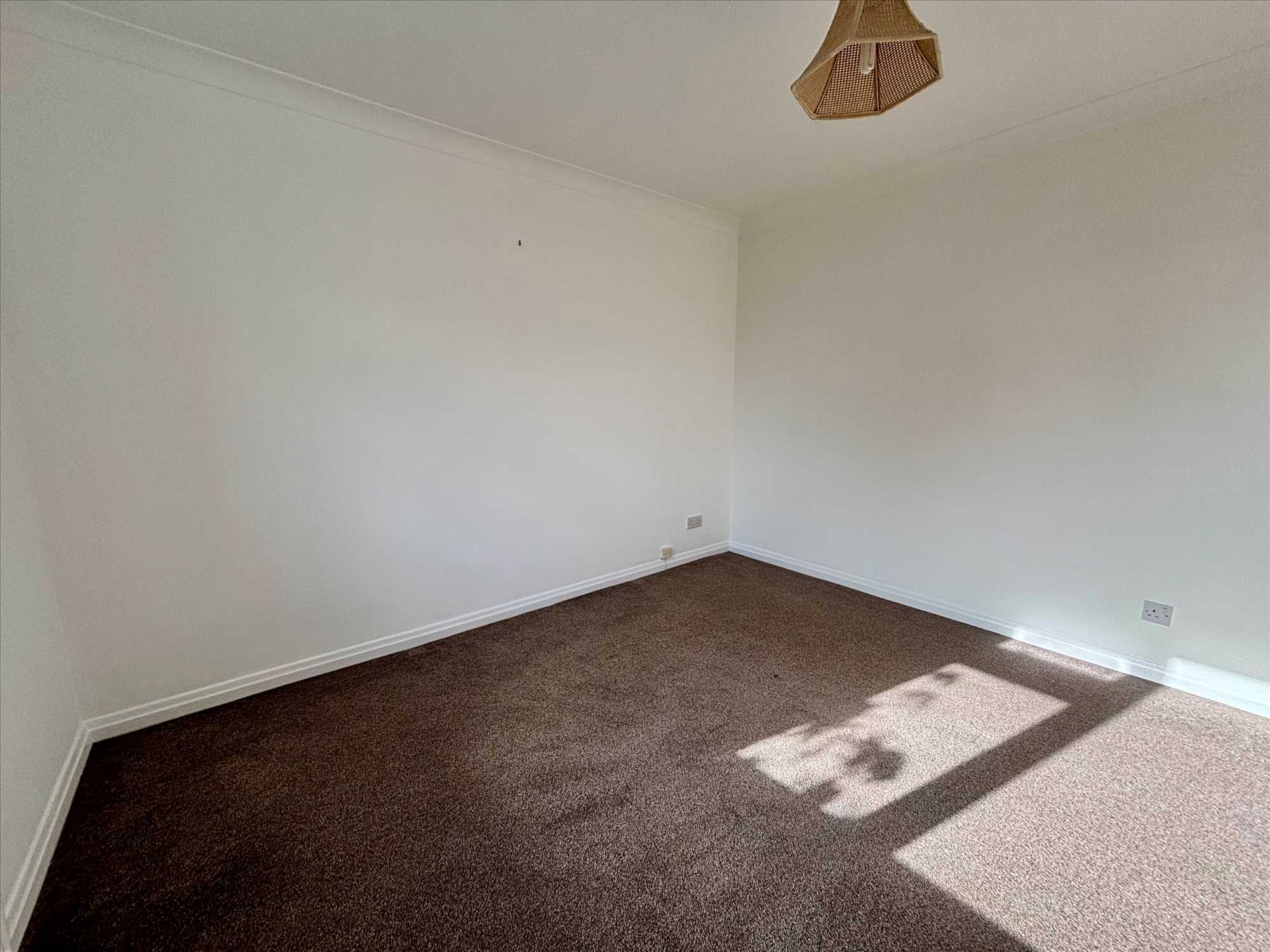 Hall Park Close - Picture 9
