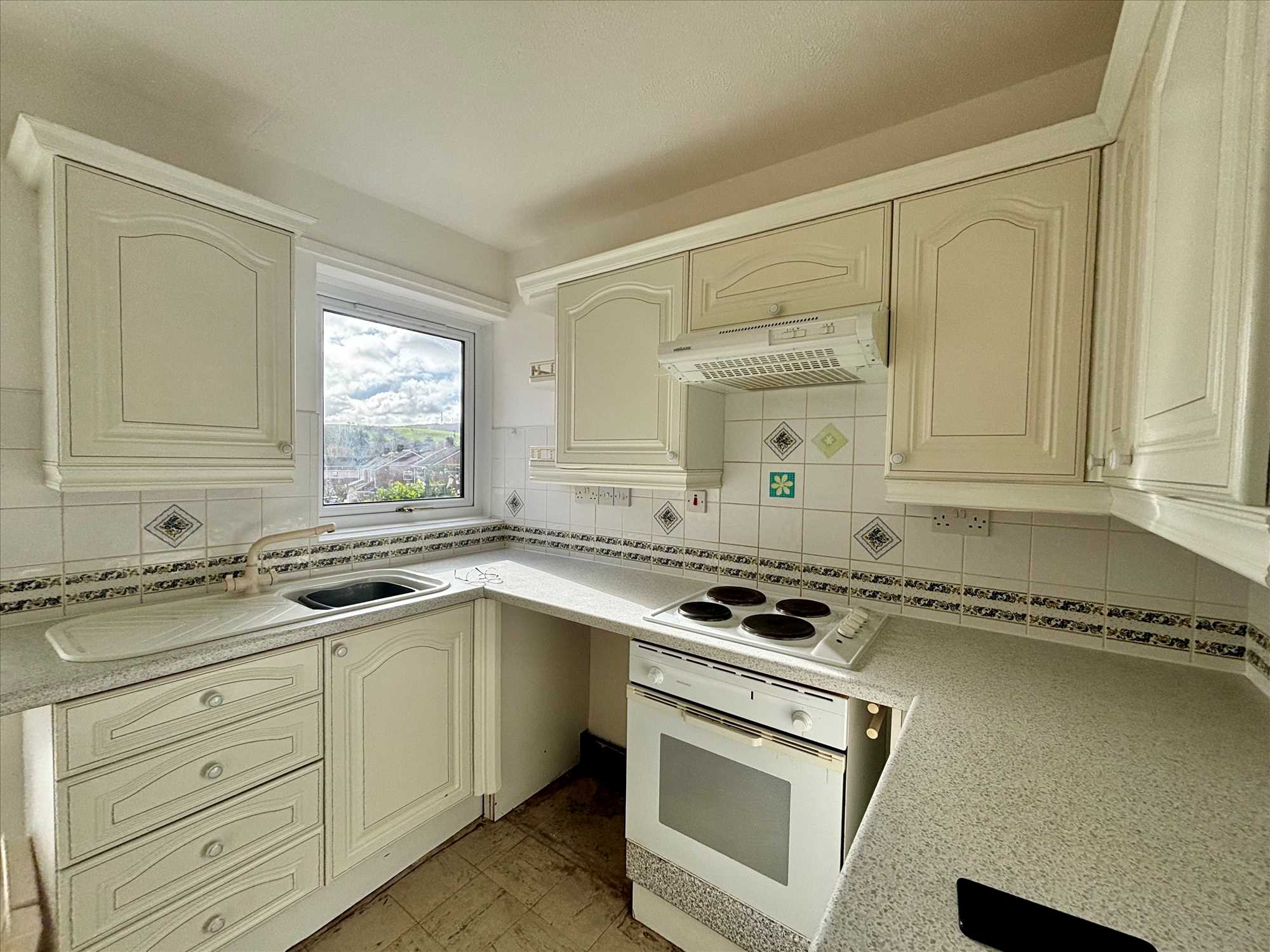 Hall Park Close - Picture 10
