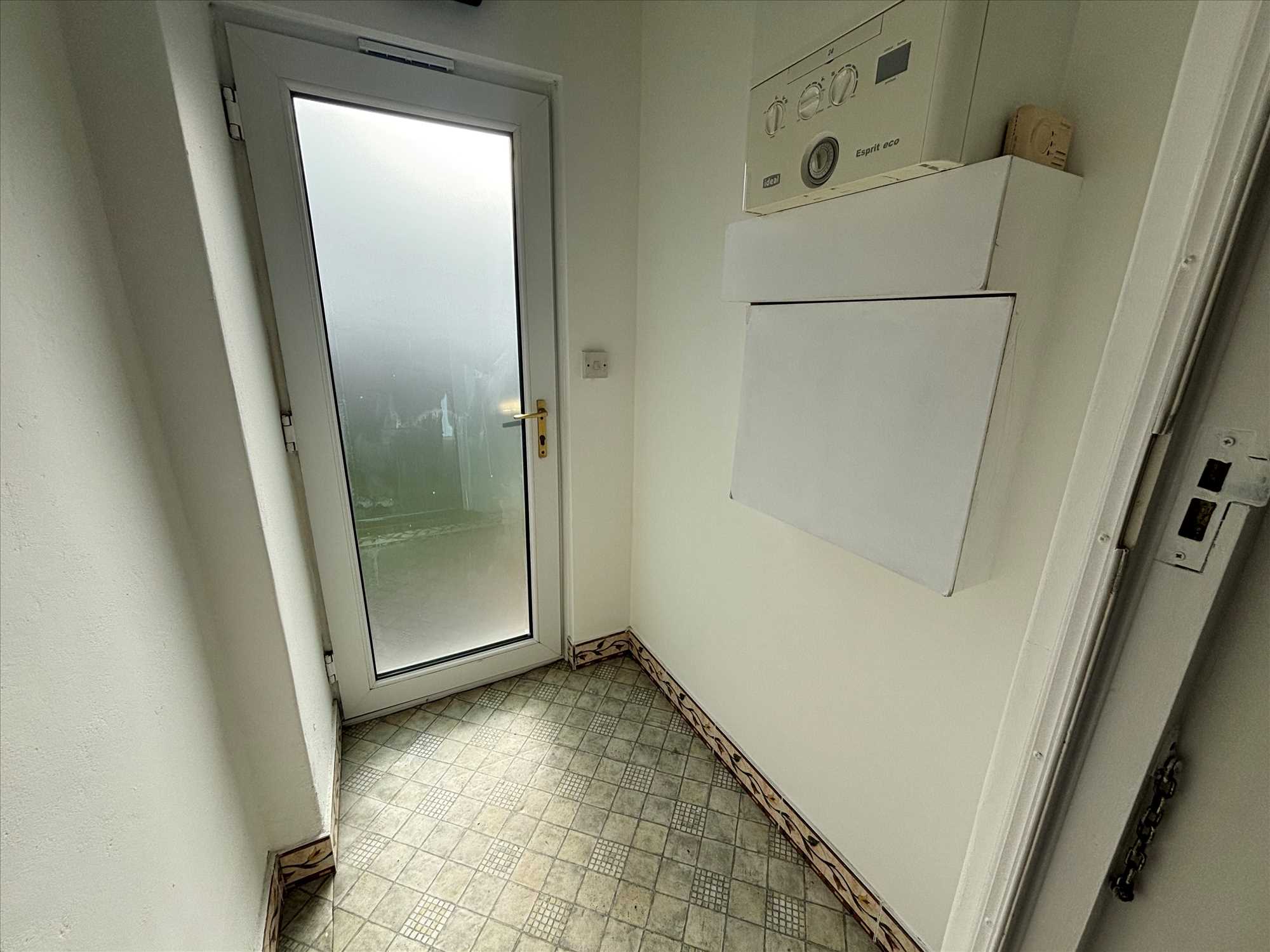 Hall Park Close - Picture 12