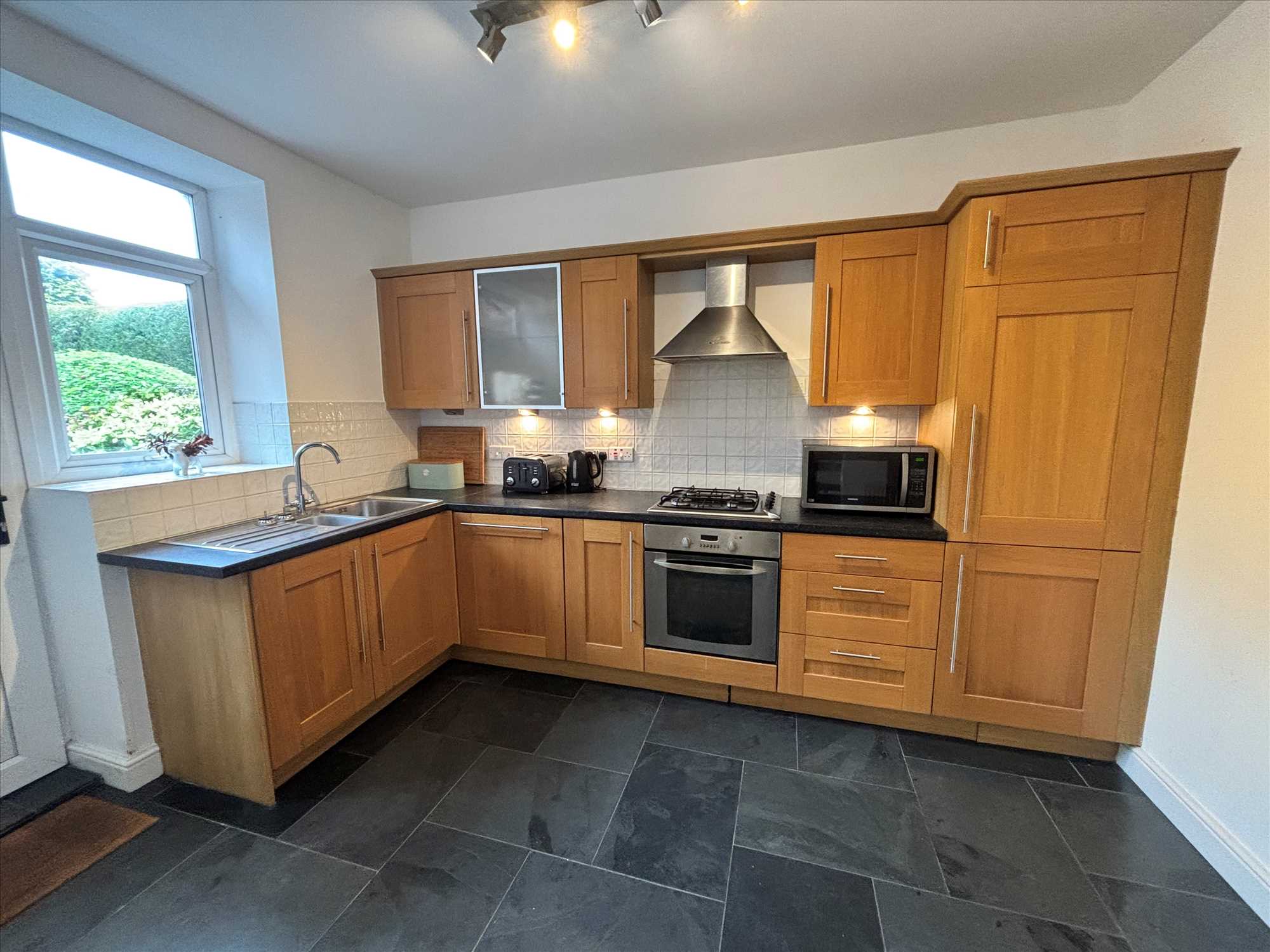 Weldon Court - Picture 8