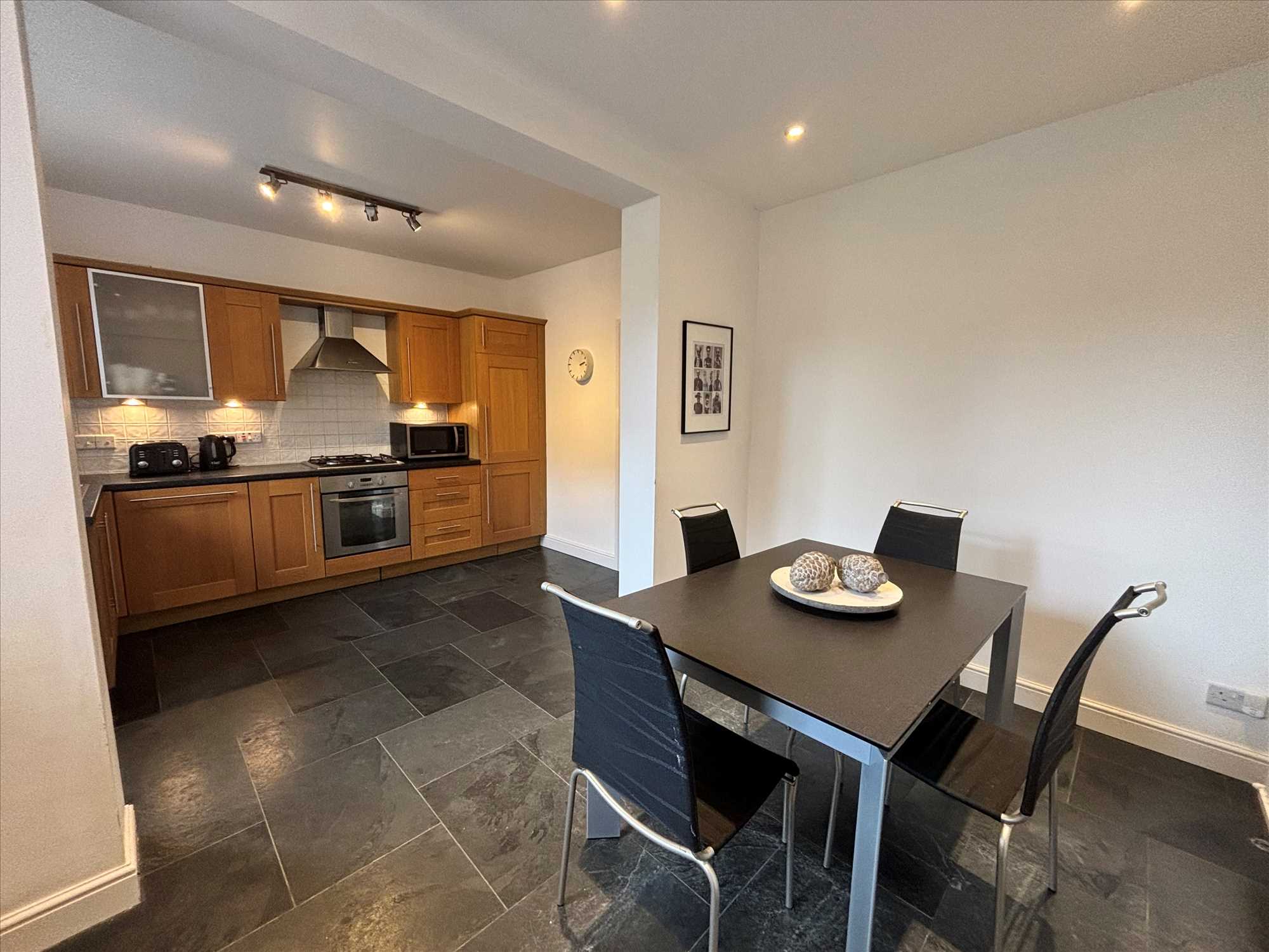 Weldon Court - Picture 9