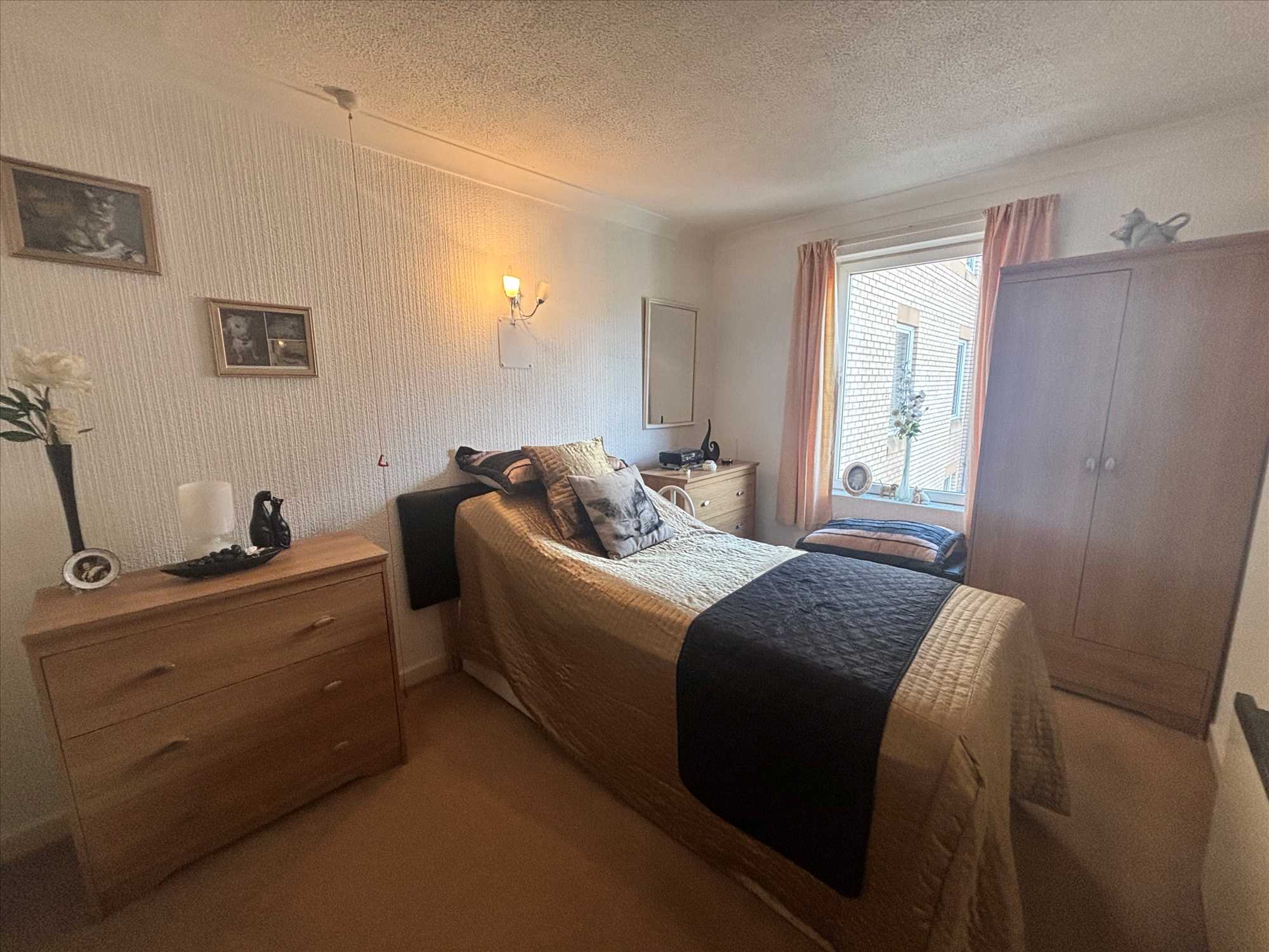 Homecrest House - Picture 3