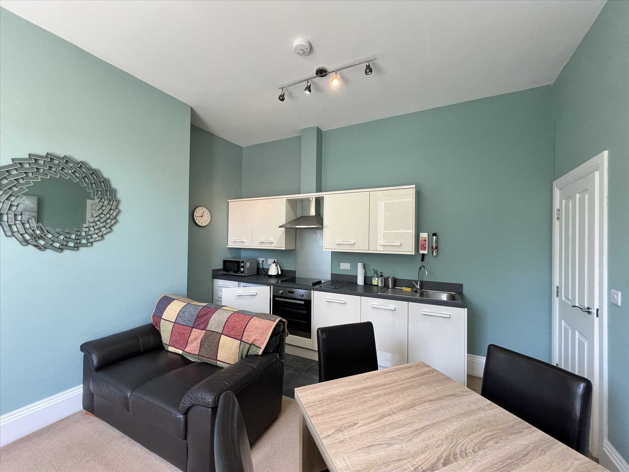 Grosvenor Crescent - Picture 4