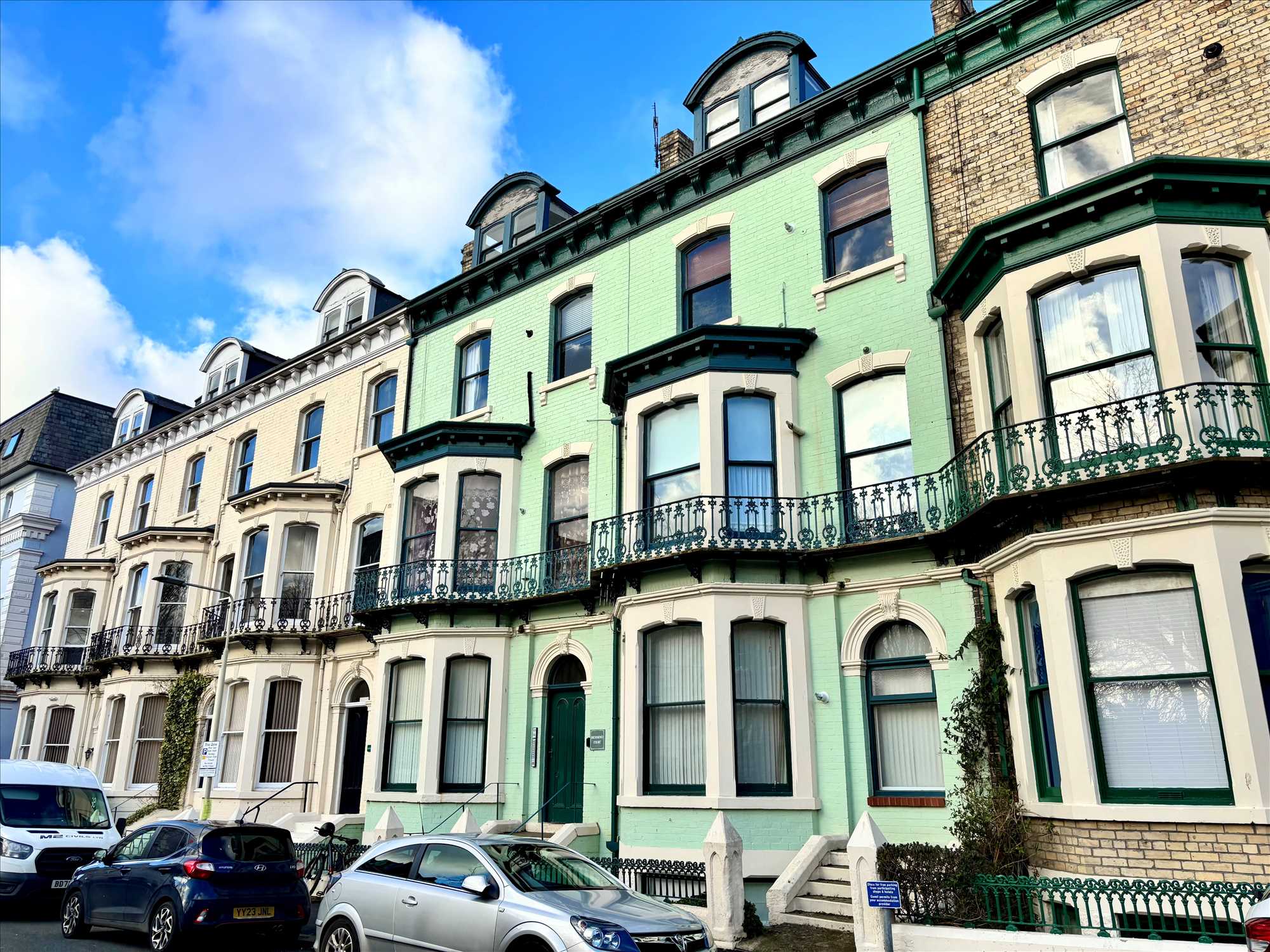 Richmond Court - Picture 1