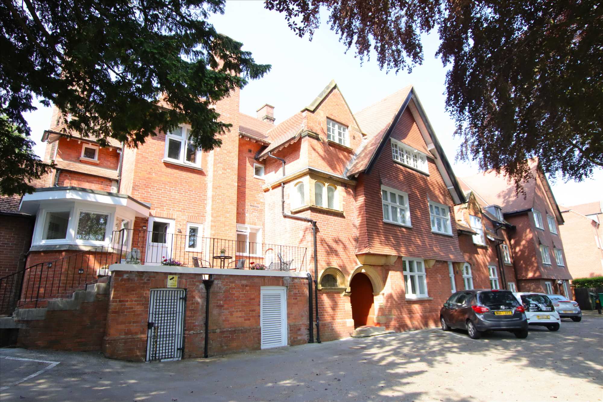 May Lodge - Picture 1