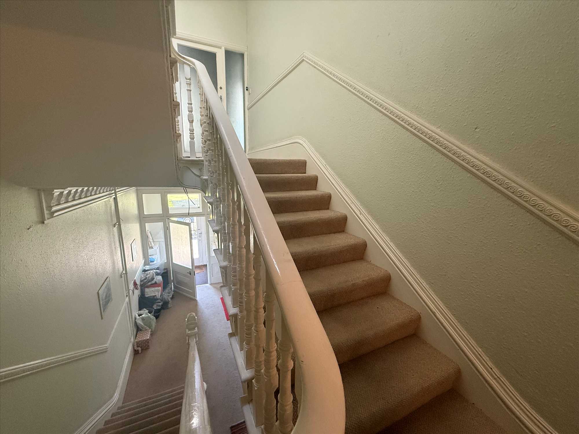 Oriel Crescent - Picture 2