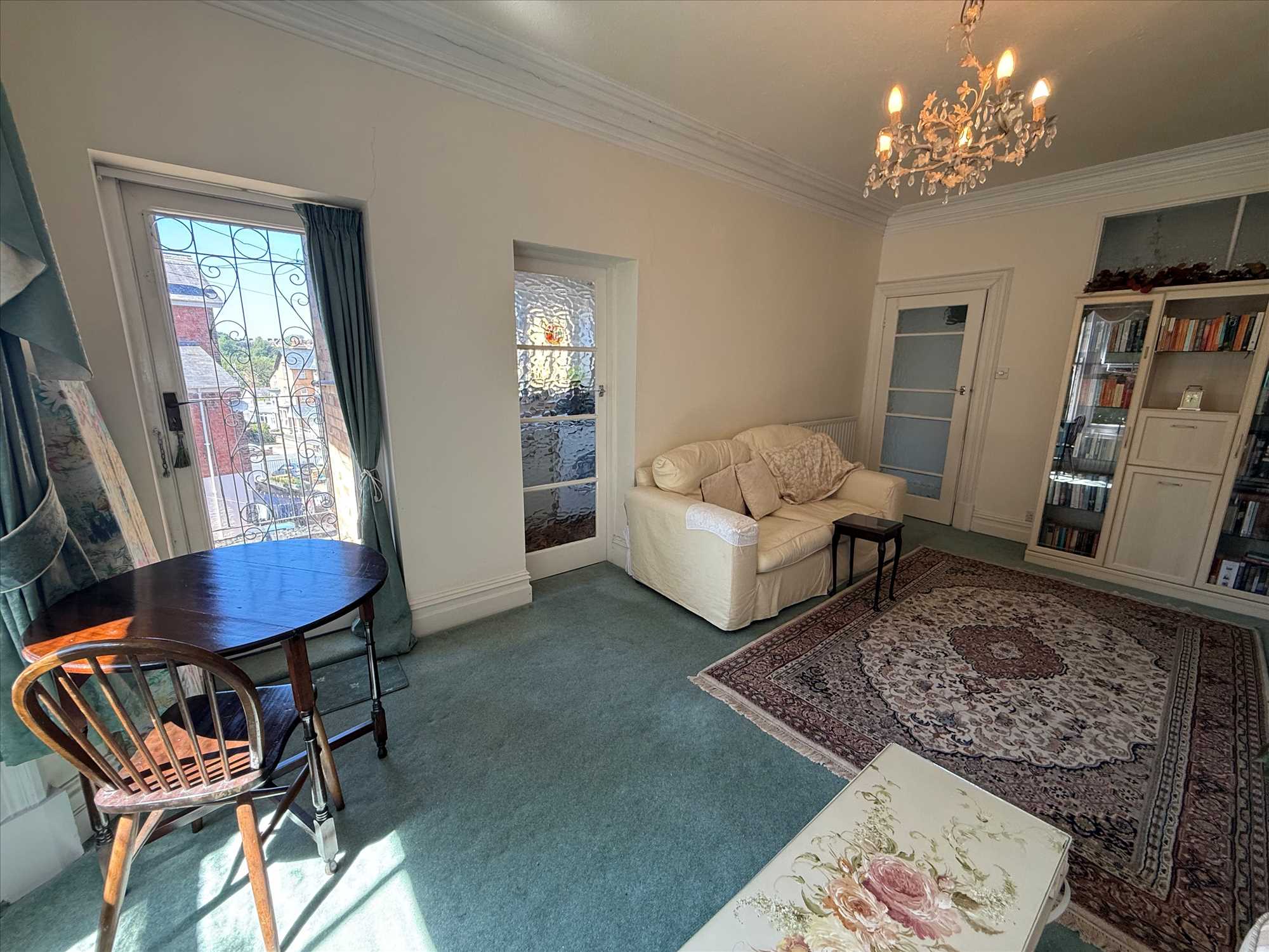 Oriel Crescent - Picture 6