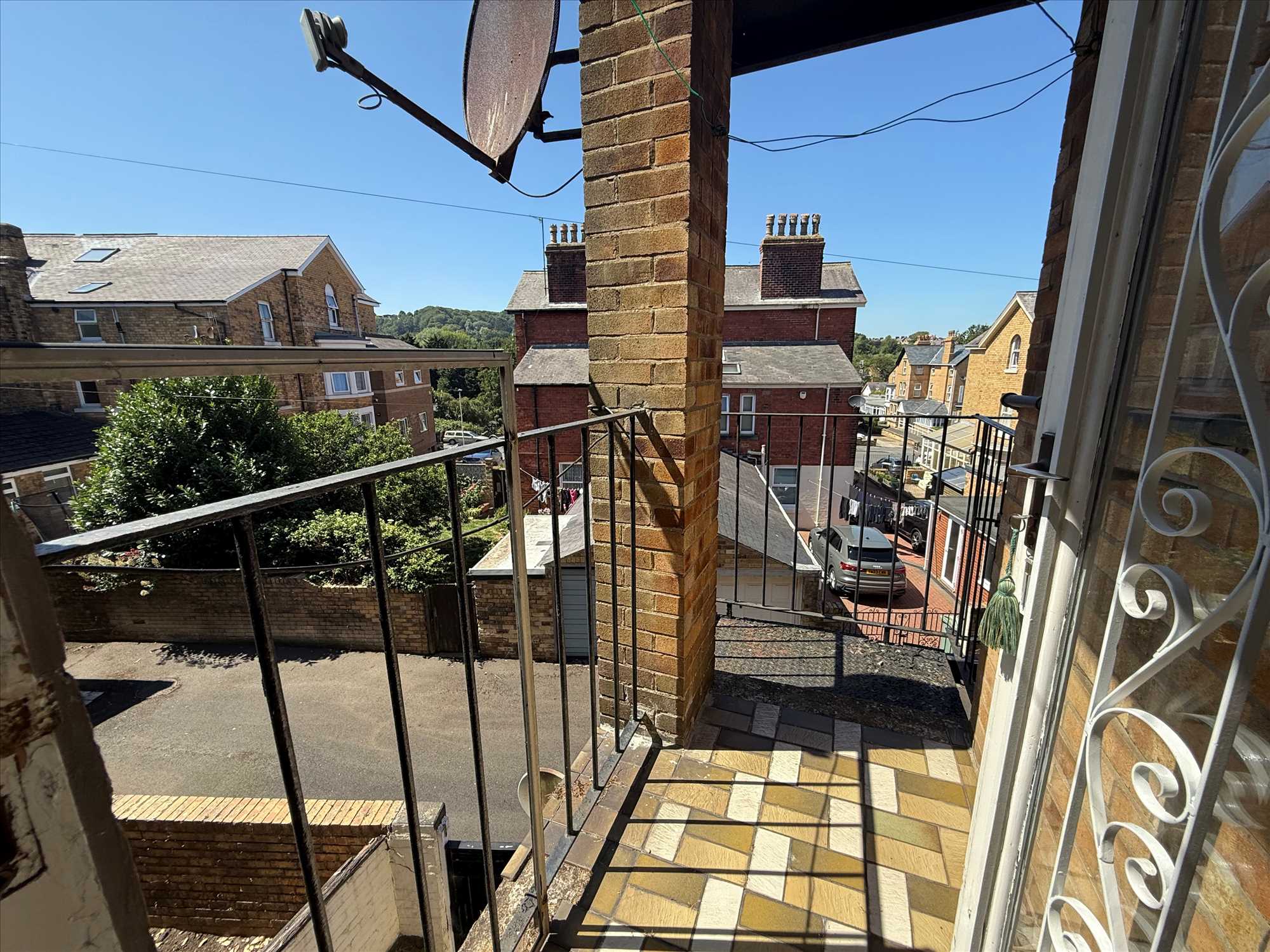 Oriel Crescent - Picture 7