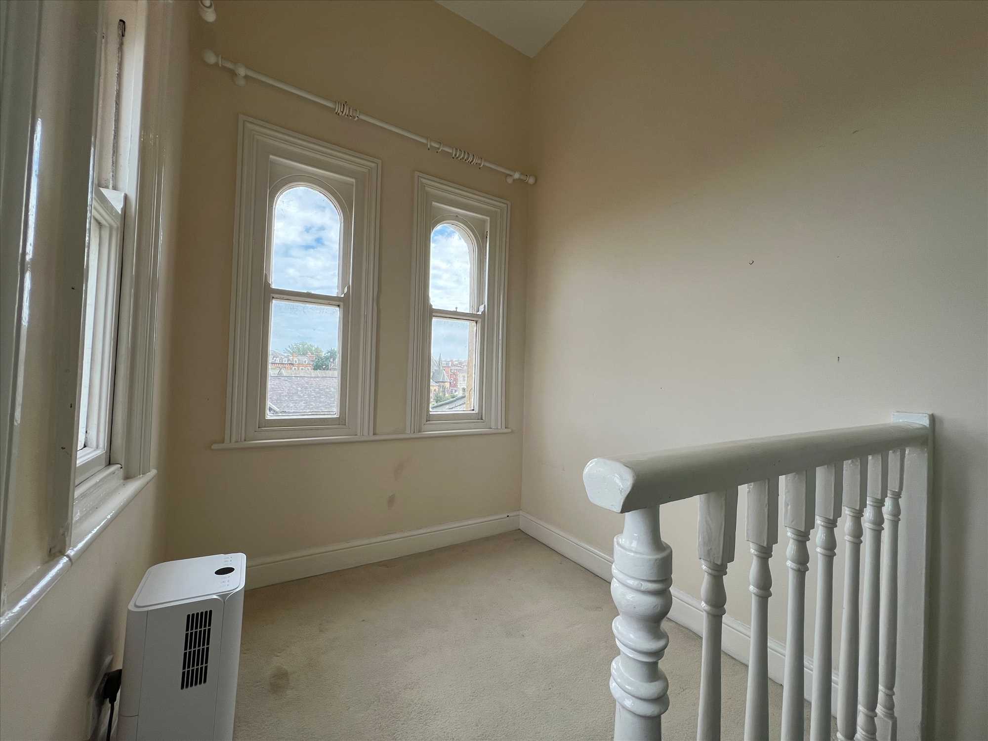 Grosvenor Crescent - Picture 14