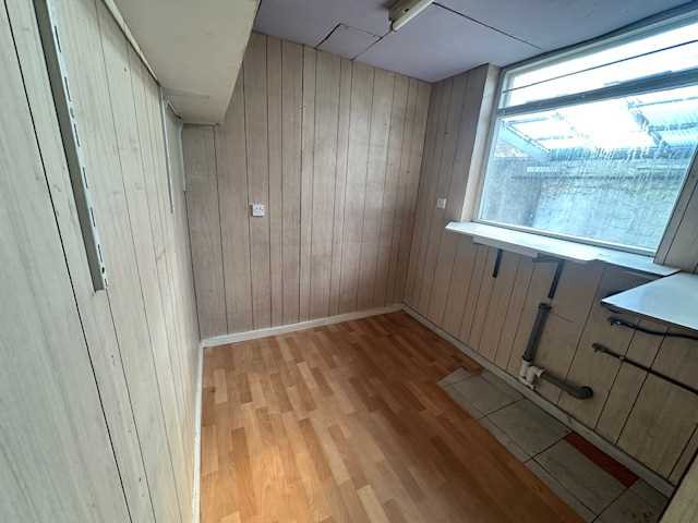 St Johns Road - Picture 4