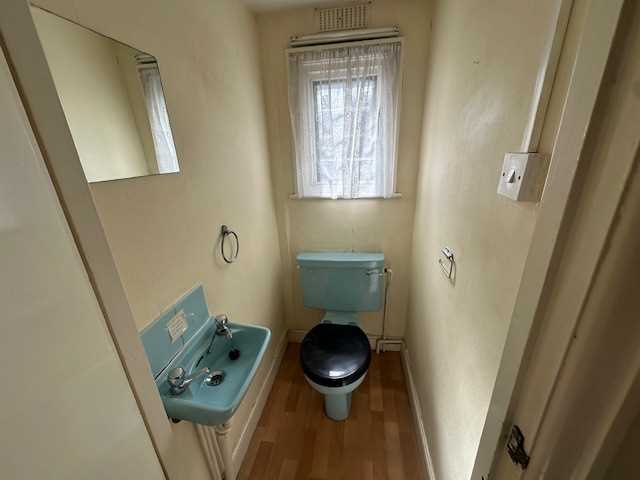 St Johns Road - Picture 9