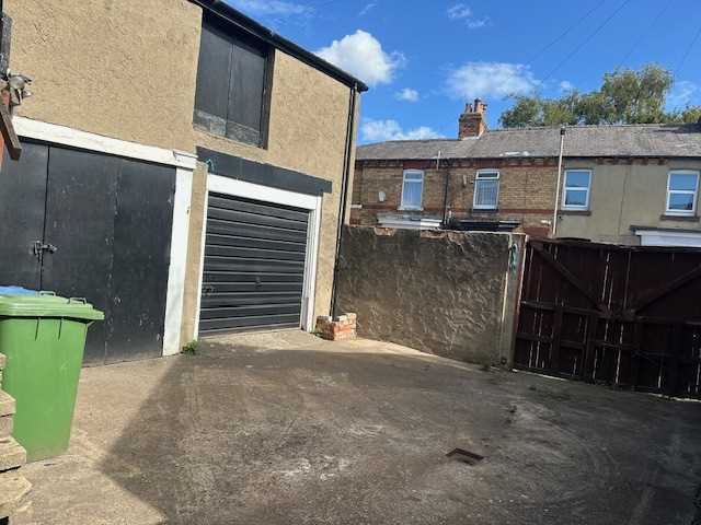 St Johns Road - Picture 11