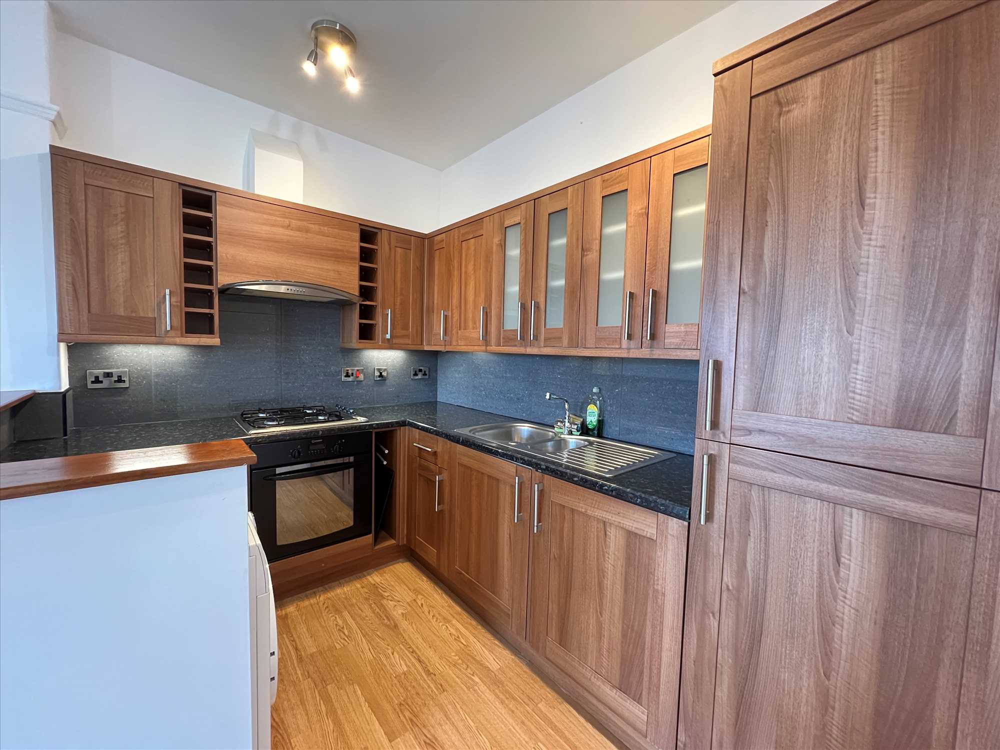 The Crescent - Picture 2