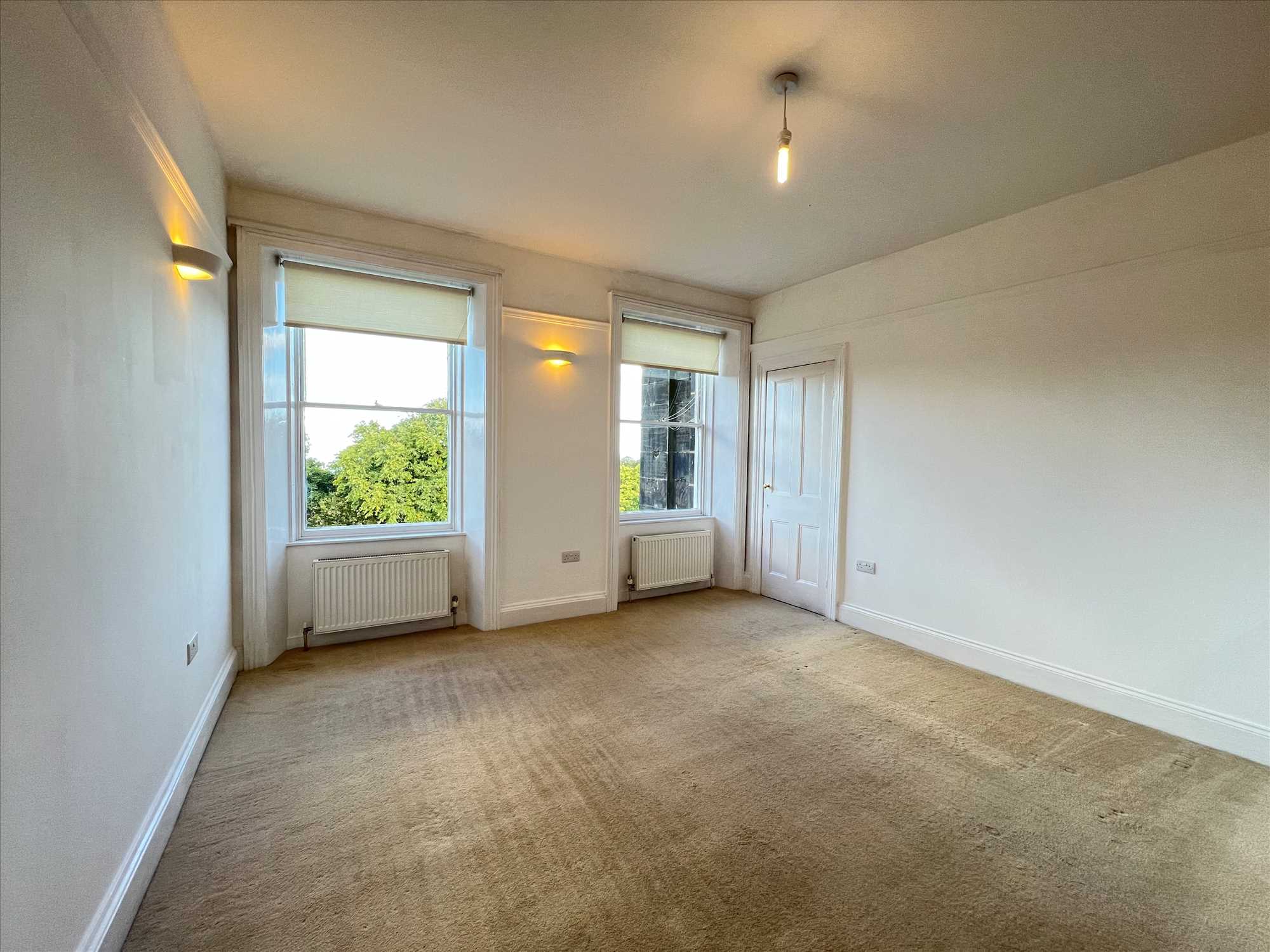 The Crescent - Picture 5