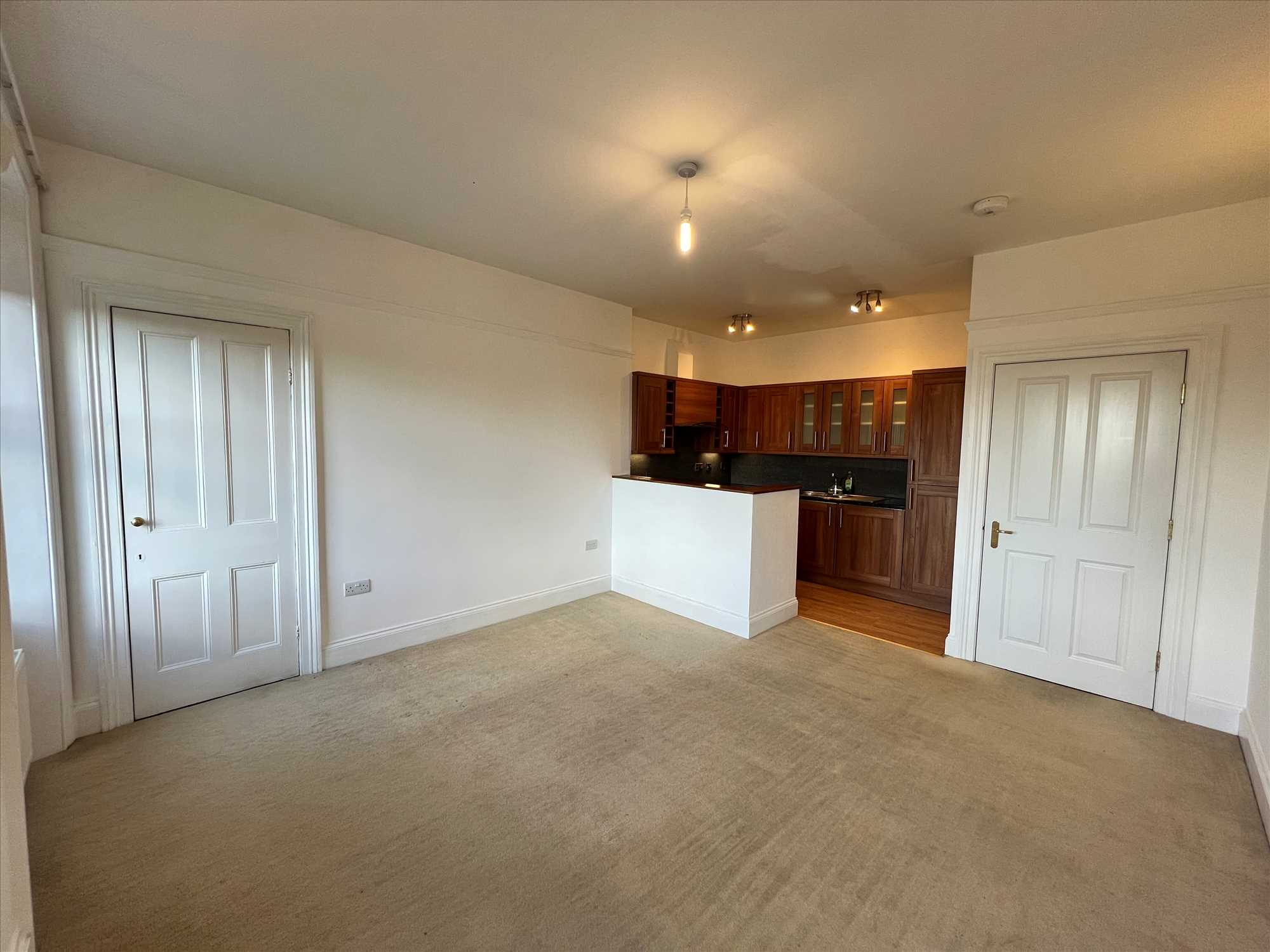 The Crescent - Picture 6