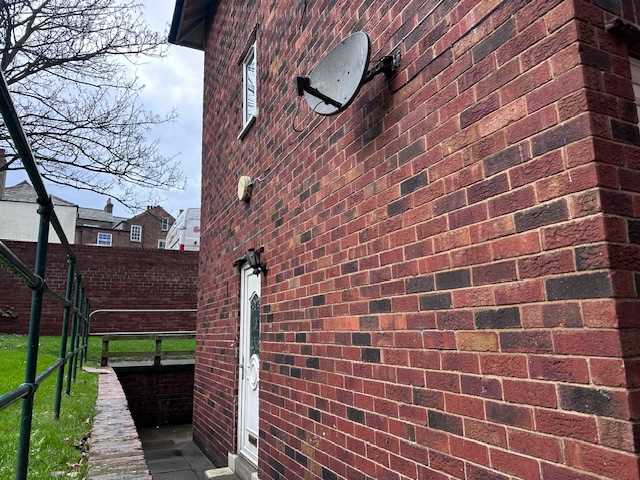 Cross Street - Picture 2