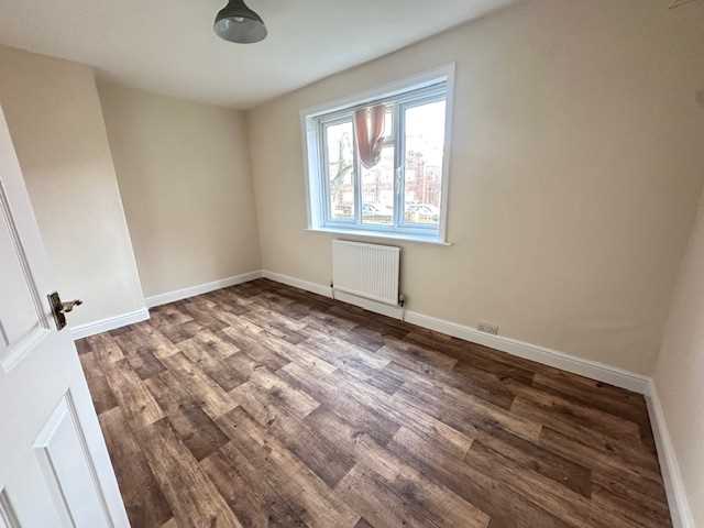 Cross Street - Picture 5