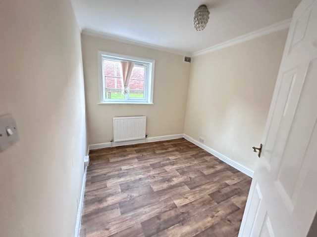 Cross Street - Picture 7