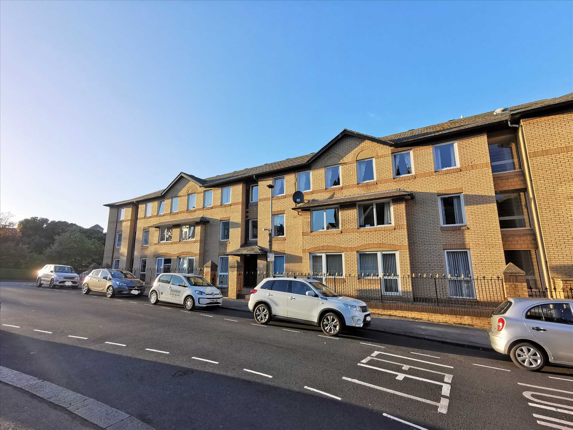 Homecrest House - Picture 1