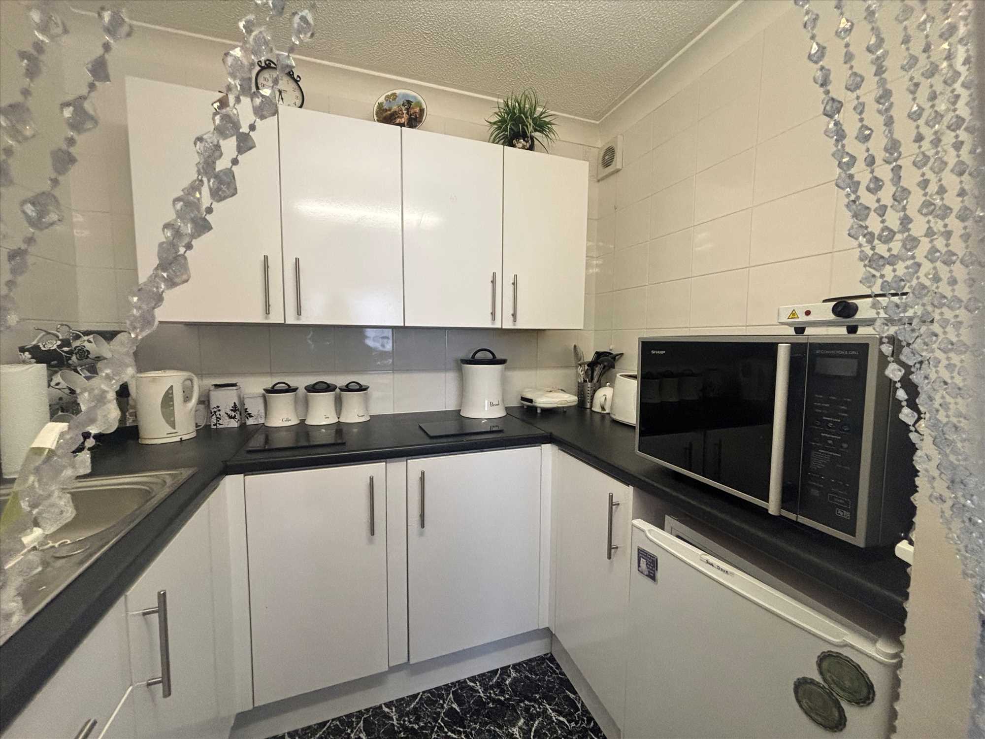 Homecrest House - Picture 2