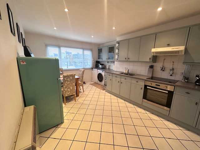 Esplanade - Picture 3